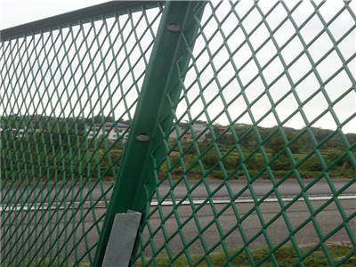 四川省桃園至(川陜界)至巴中高速公路JA1標(biāo)防拋網(wǎng)材料順利供貨完成