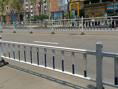 車(chē)行道護(hù)欄