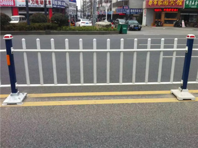 車(chē)行道隔離欄